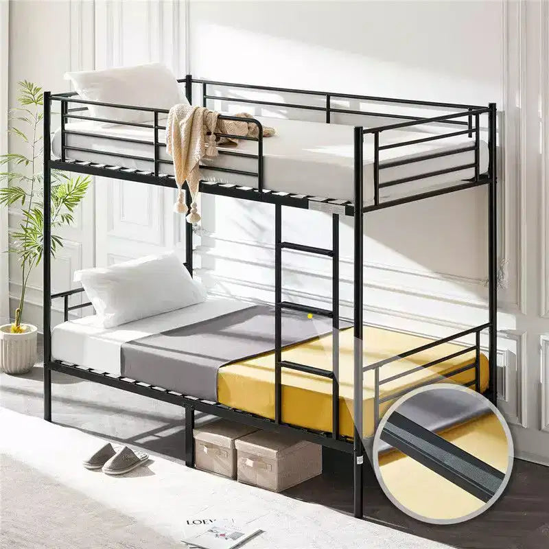 Letto a castello bianco gemello su gemello con scale e pioli piatti per bambini e adulti