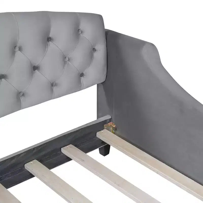 Divano letto moderno curvo in velluto con schienale trapuntato, lettino da salotto di lusso