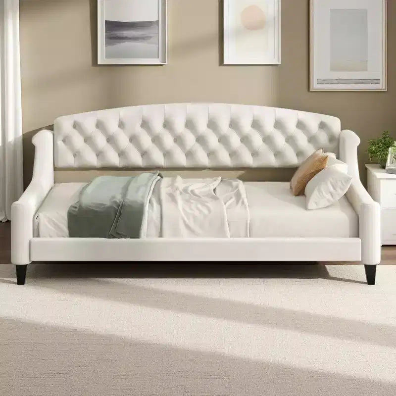 Divano letto moderno curvo in velluto con schienale trapuntato, lettino da salotto di lusso