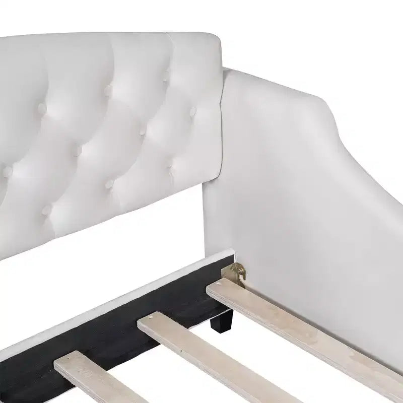 Divano letto moderno curvo in velluto con schienale trapuntato, lettino da salotto di lusso