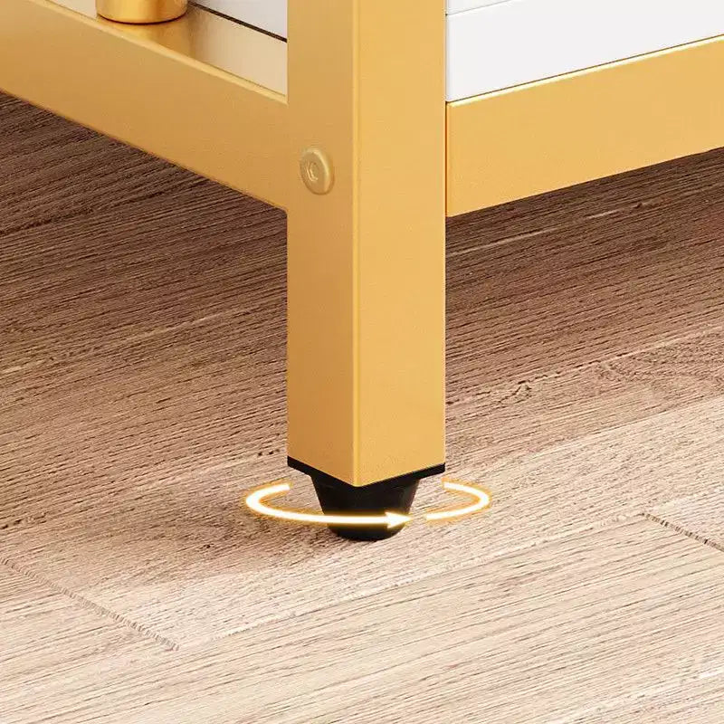 Libreria 62 Gold a 3 cassetti e anta, libreria bianca e oro a 4 ripiani con struttura in metallo, mobile espositore a pavimento